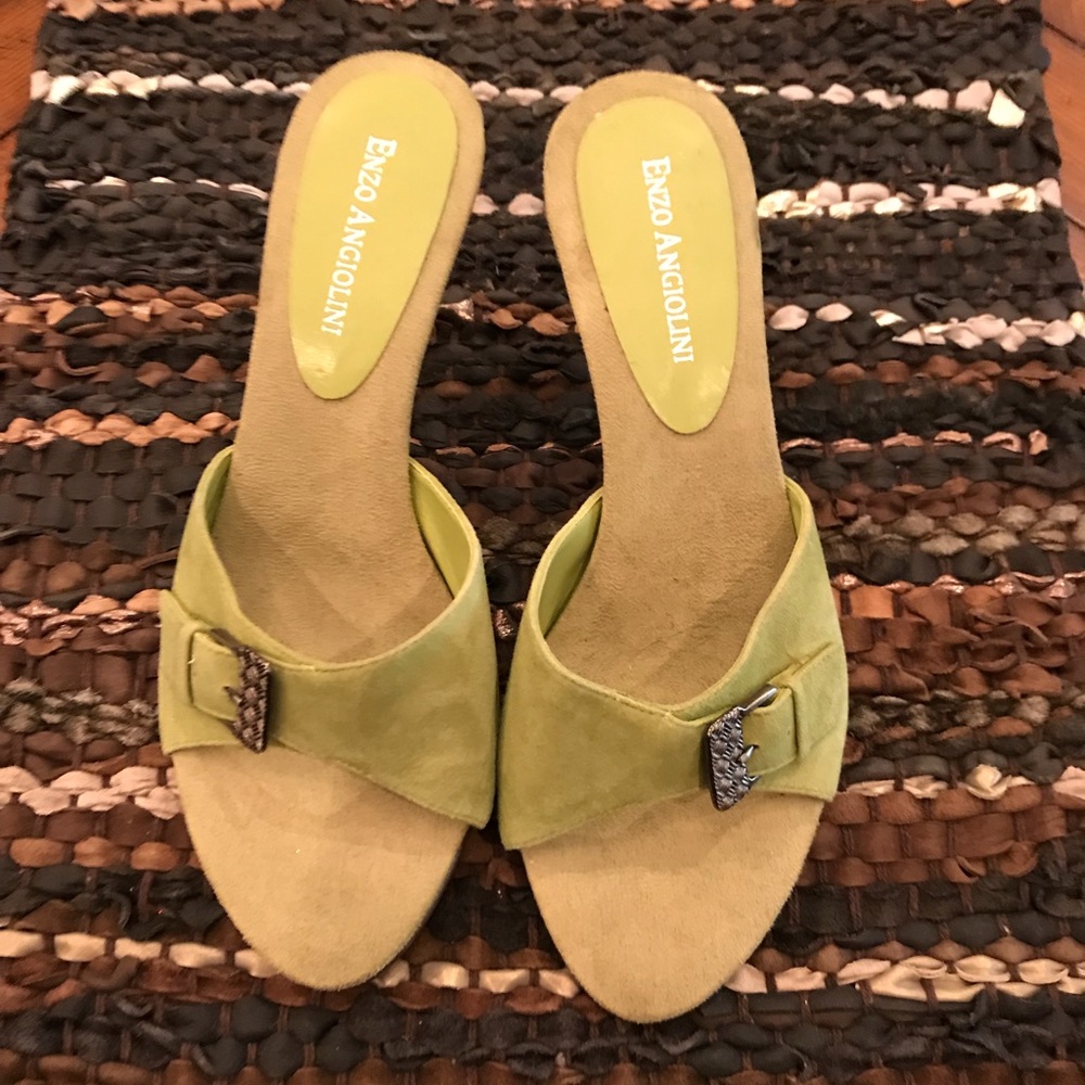 MAKE OFFERS. 🤑🤑NWOT ENZO ANGIOLINI SWEDE SANDALS